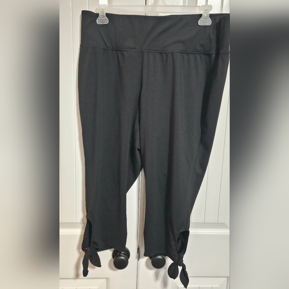 Livi Active Black Tie-Hem Leggings
